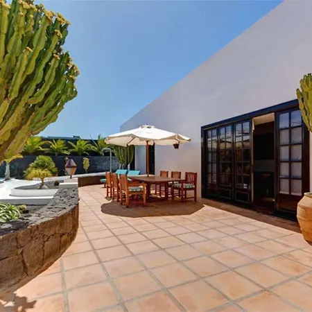 El Cactus La Cueva Hotel Teguise (Lanzarote)