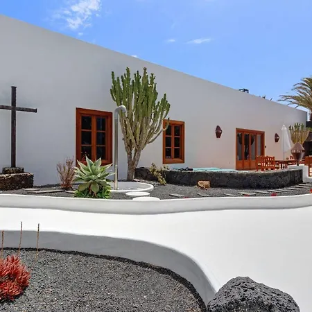 El Cactus La Cueva Szálloda Teguise