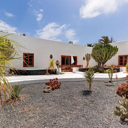 El Cactus La Cueva * Teguise